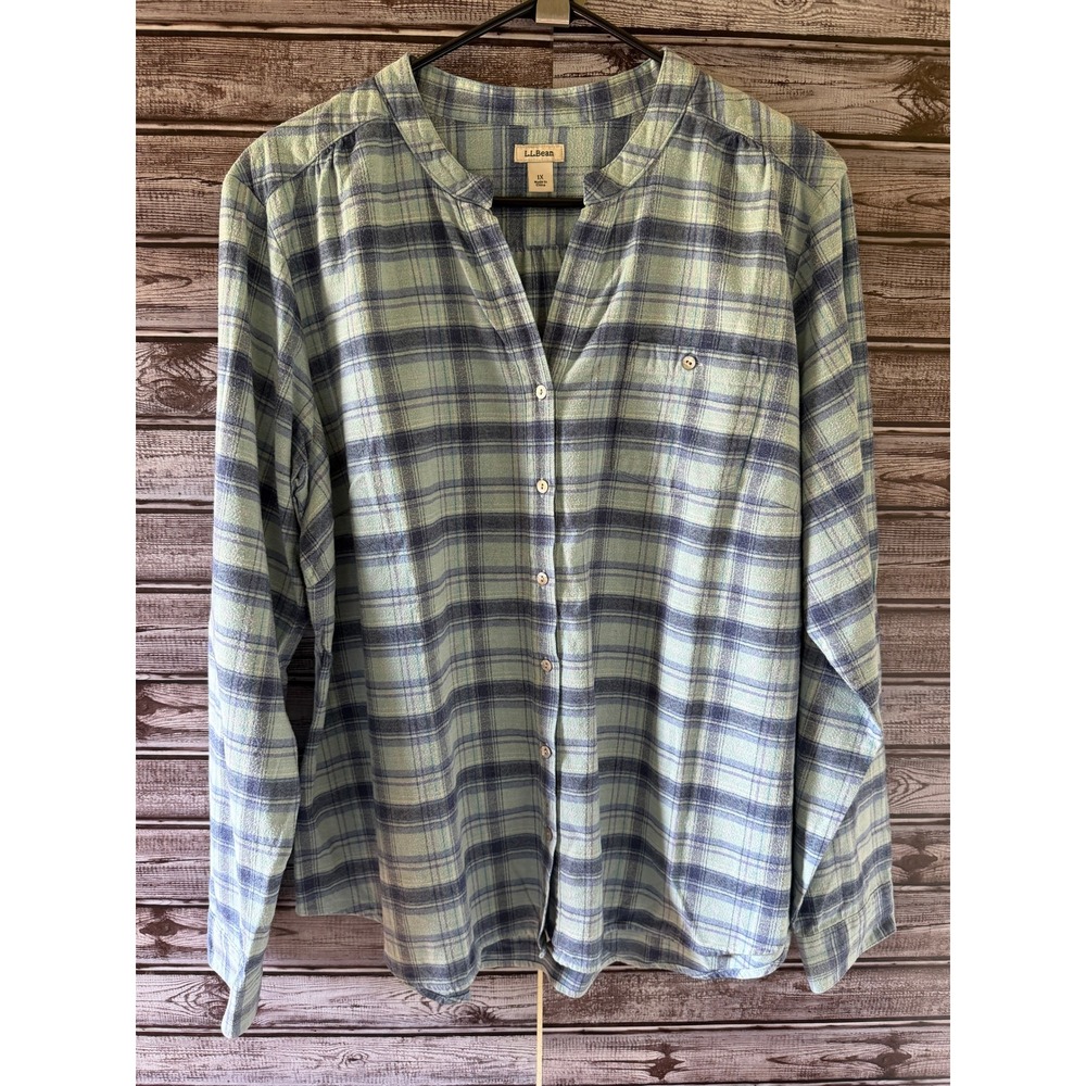 LL Bean Women's‎ Long-Sleeved Button-Down Top Size 1X Plaid Flannel V-Neck